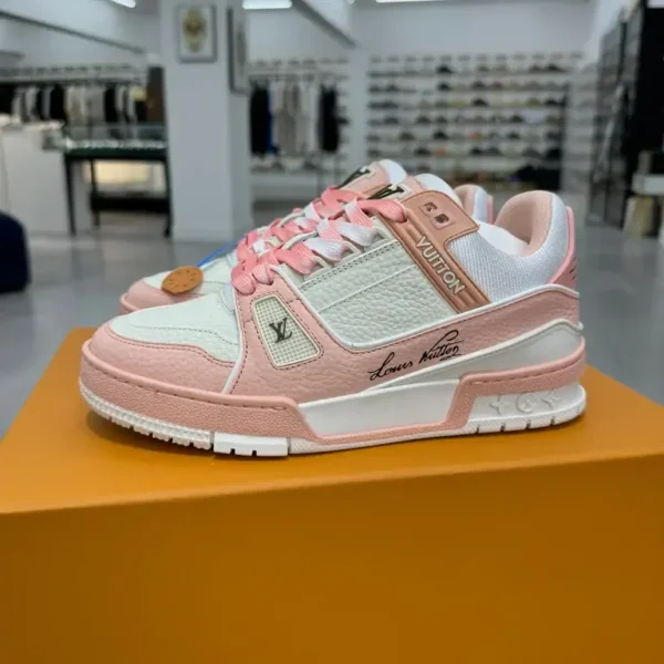 LV Trainer 粉荔枝纹