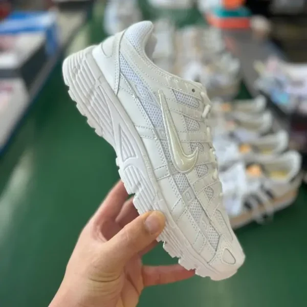 NIKE P-6000 全白 原装订单 外围平台专供 复古科技个性老爹鞋P-6000 灵感来源于 Pegasus 25 和 Pegasus 2006