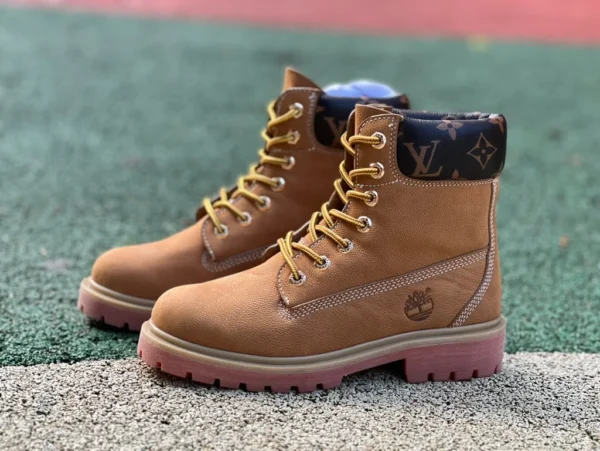 添柏岚LV高帮棕色  Timberland x LOUIS VUITTON 牛皮革 印老花 圆头系带 压纹防水绒面及踝 马丁靴及踝靴